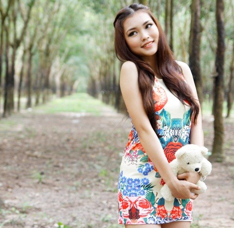 >>Những hotgirl xinh đẹp làm điên đảo cư dân mạng Những nữ sinh đẹp mê hồn giữa đầm sen >>Phát sốt vì vẻ đẹp baby của cô giáo tương lai >>So độ siêu kute của những nữ sinh đình đám nhất Thủ đô >>Phát sốt vì 4 nữ giáo viên xinh đẹp >>Cư dân mạng "điên đảo" vì nhan sắc nữ sinh Trương Tân Uyển >>Hoa khôi ĐH Thương Mại 2012 duyên dáng áo dài